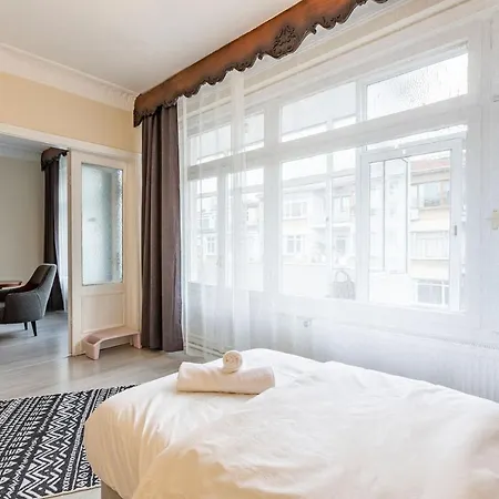 Charming Surrounded By Vibrant Attractions In Kadikoy Apartment *