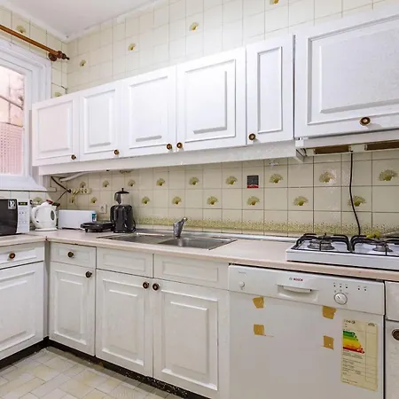 Apartment Charming Surrounded By Vibrant Attractions In Kadikoy *