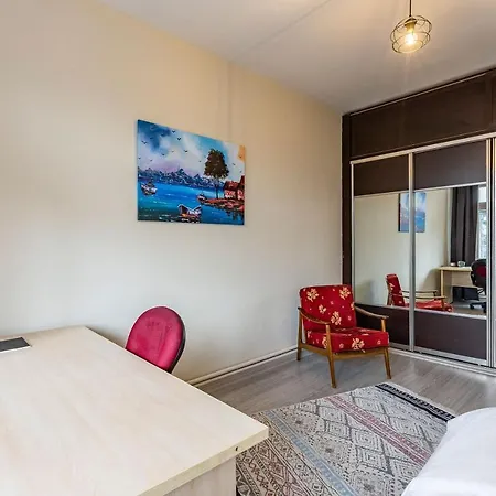Apartment Charming Surrounded By Vibrant Attractions In Kadikoy