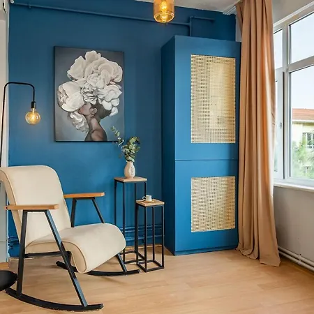 Contemporary Apartment *