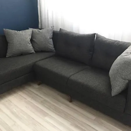 Apartamento Small Semi Basement Floor *