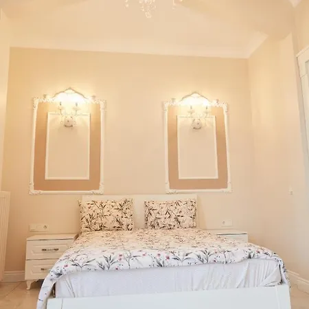 Apartament Great View Of Taksim Square, Luxury Furnished On Main Street Of Taksim, Partial Sea View *