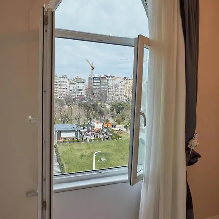 Apartament Great View Of Taksim Square, Luxury Furnished On Main Street Of Taksim, Partial Sea View