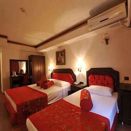 Santa Pera Otel