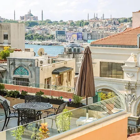 No 8 Galata Apartment