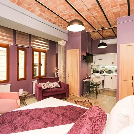 No 8 Galata Apartment *