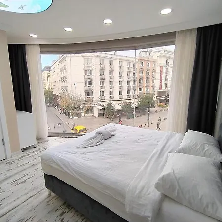 Hotel King *