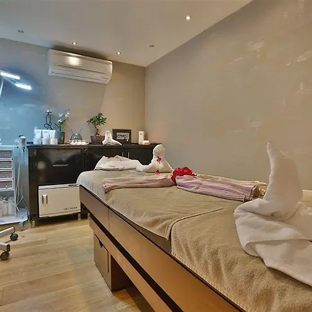 Otel Queen & 4*