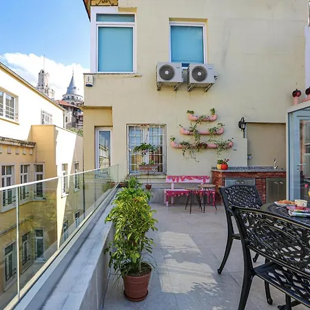 No 8 Galata Apartment