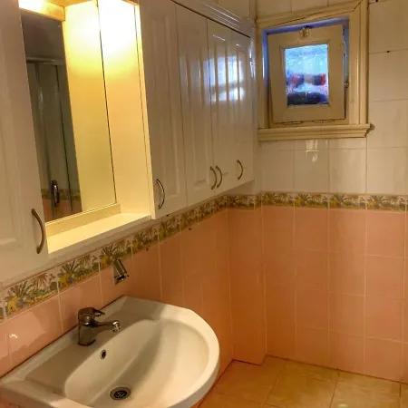 5 Star Luxury Private Detached House & Private Garden & Bbq