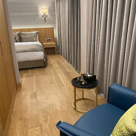 Lady Diana Hotel