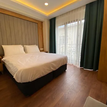 Pege Hotel 2*