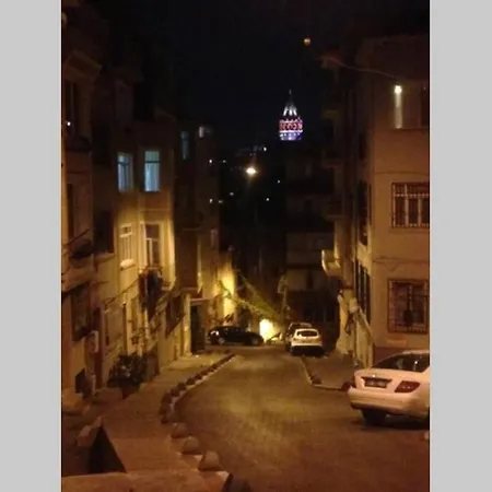 Taksim Gothic Art Apartment *