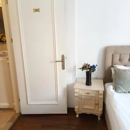 Ξενοδοχείο La Petite Maison 2*