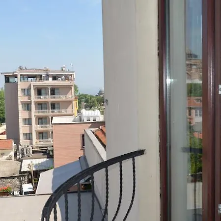 Hotel The 3*