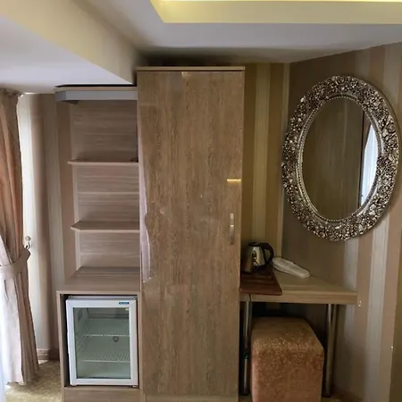 Golden Rain Old Hotel 4*