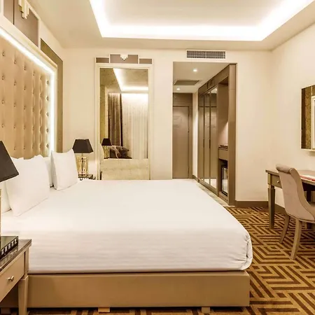 Ramada By Wyndham Istanbul Golden Horn Hotel 4*