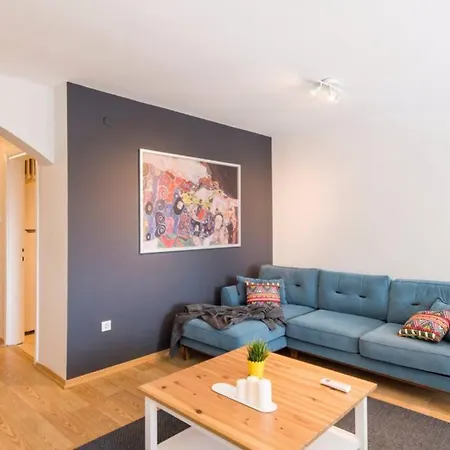 Centrally Located Huge In Cihangir Appartement Istambul