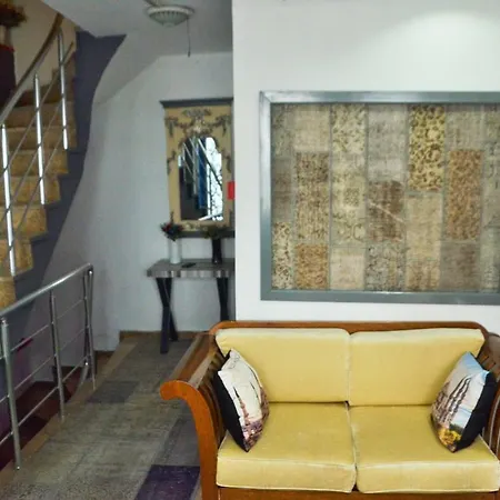 Ξενοδοχείο La Petite Maison 2*