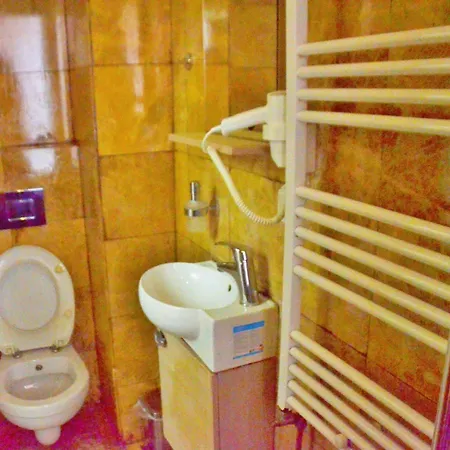 Ξενοδοχείο La Petite Maison 2*