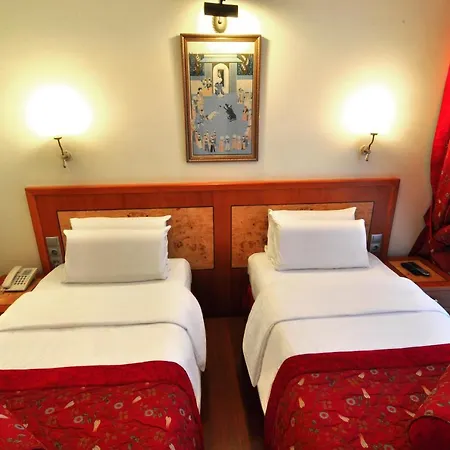 Santa Ottoman 3*