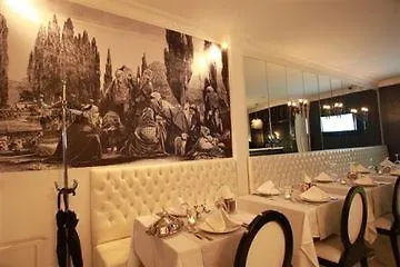 Hotel Tria Elegance 4*