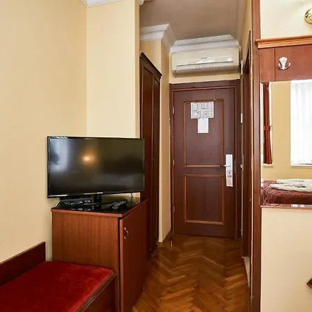 Amber & Otel