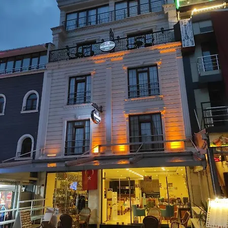 Magnaura House Hotel