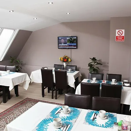 Tanin Bed & Breakfast 2*