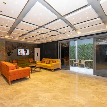 White Palace מלון 3*