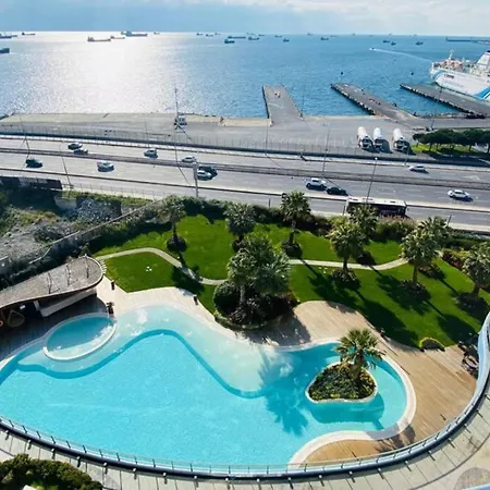 Luxury 2 With Seaview In Center Istanbul