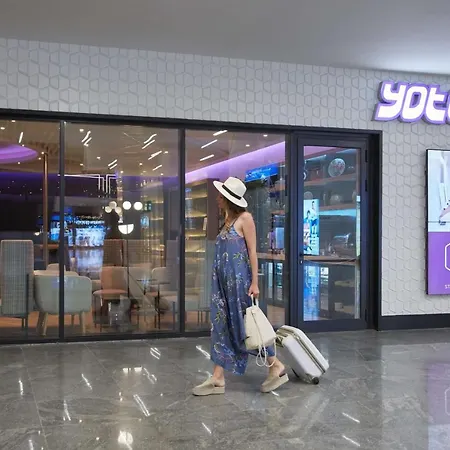 Hotel Yotelair Airport, Duty Free - International Transit Area