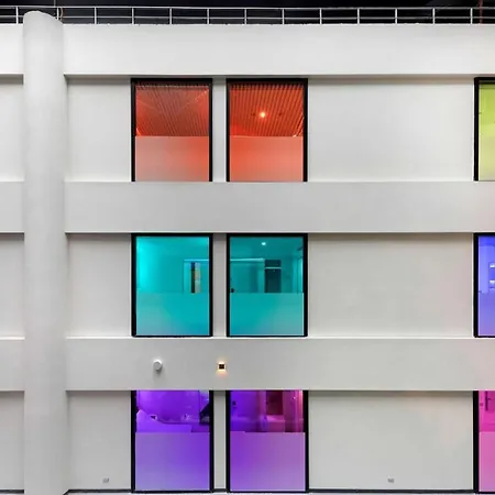 Yotelair Airport, Duty Free - International Transit Area 3*