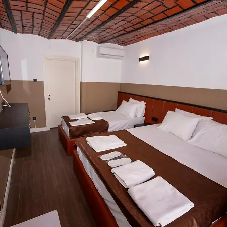 Miss Hotel *