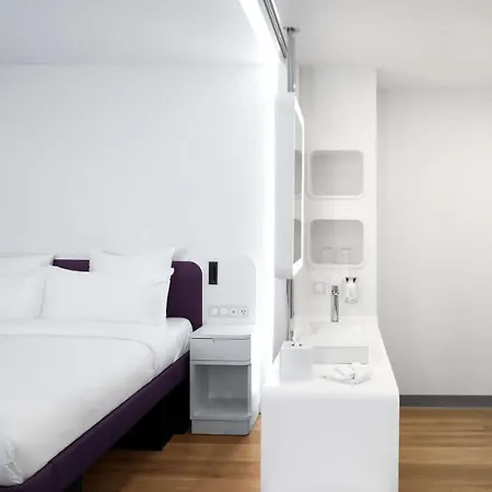 Yotelair Airport, Duty Free - International Transit Area 3*