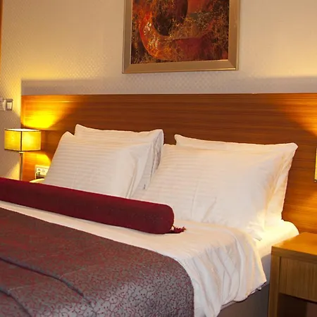 Hotel Island 2*