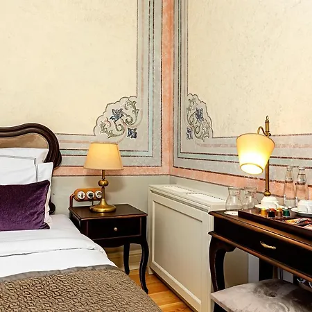Meroddi Barnathan Hotel *