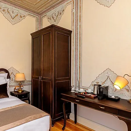 Meroddi Barnathan * Istambul