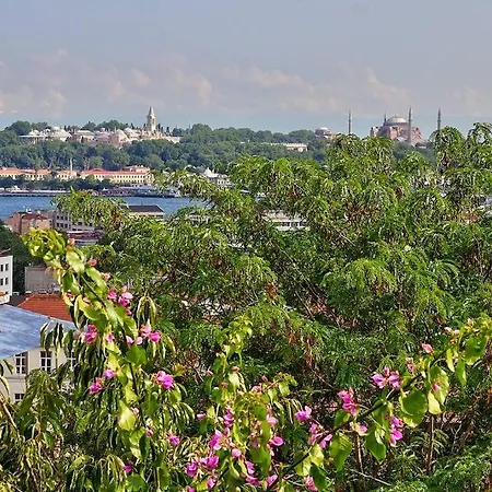 Unique 19th Century Levantine Mansion In Tomtom * İstanbul