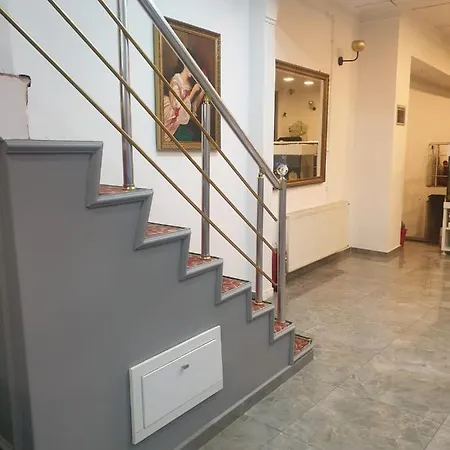 Aile Hotel *
