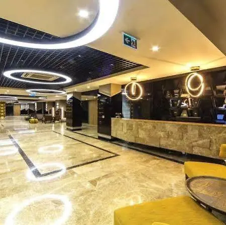 Hotel The 3*