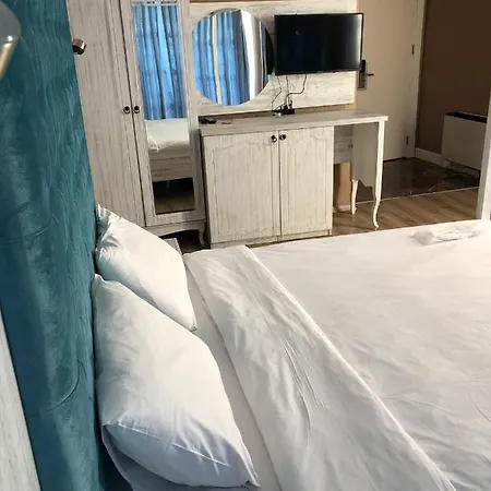 Hotel Golden Hill