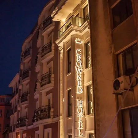 Hotel Crowned
