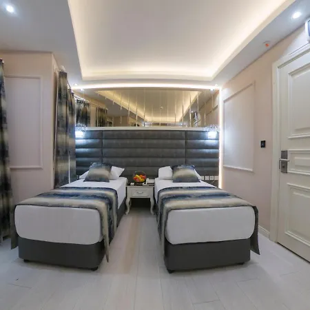 Crowned Hotel 3*