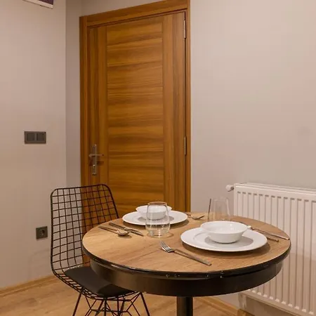 Long Apartment *