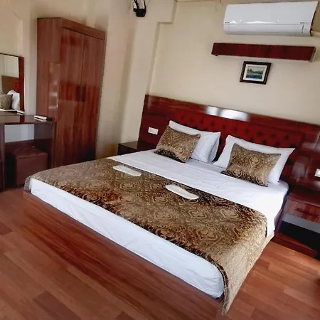 Grey House - Historical Peninsula Hotel