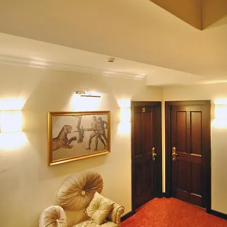Daphne Hotel
