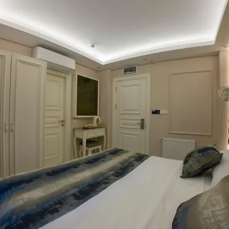 Hotel Crowned 3*