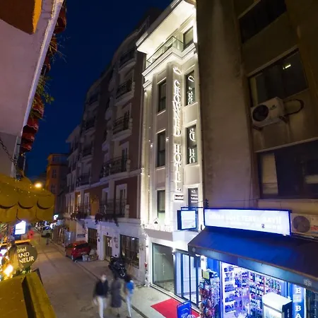 Crowned Hotel