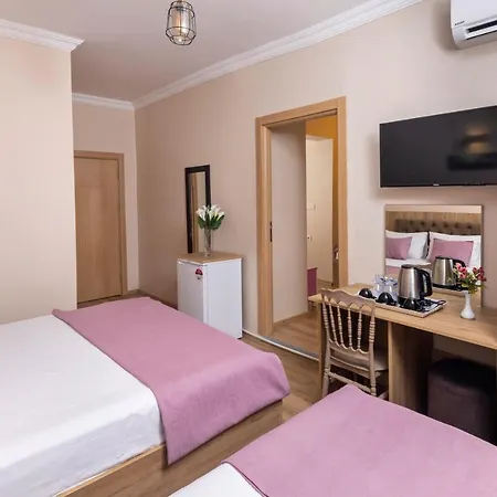 Grey House - Historical Peninsula Hotel